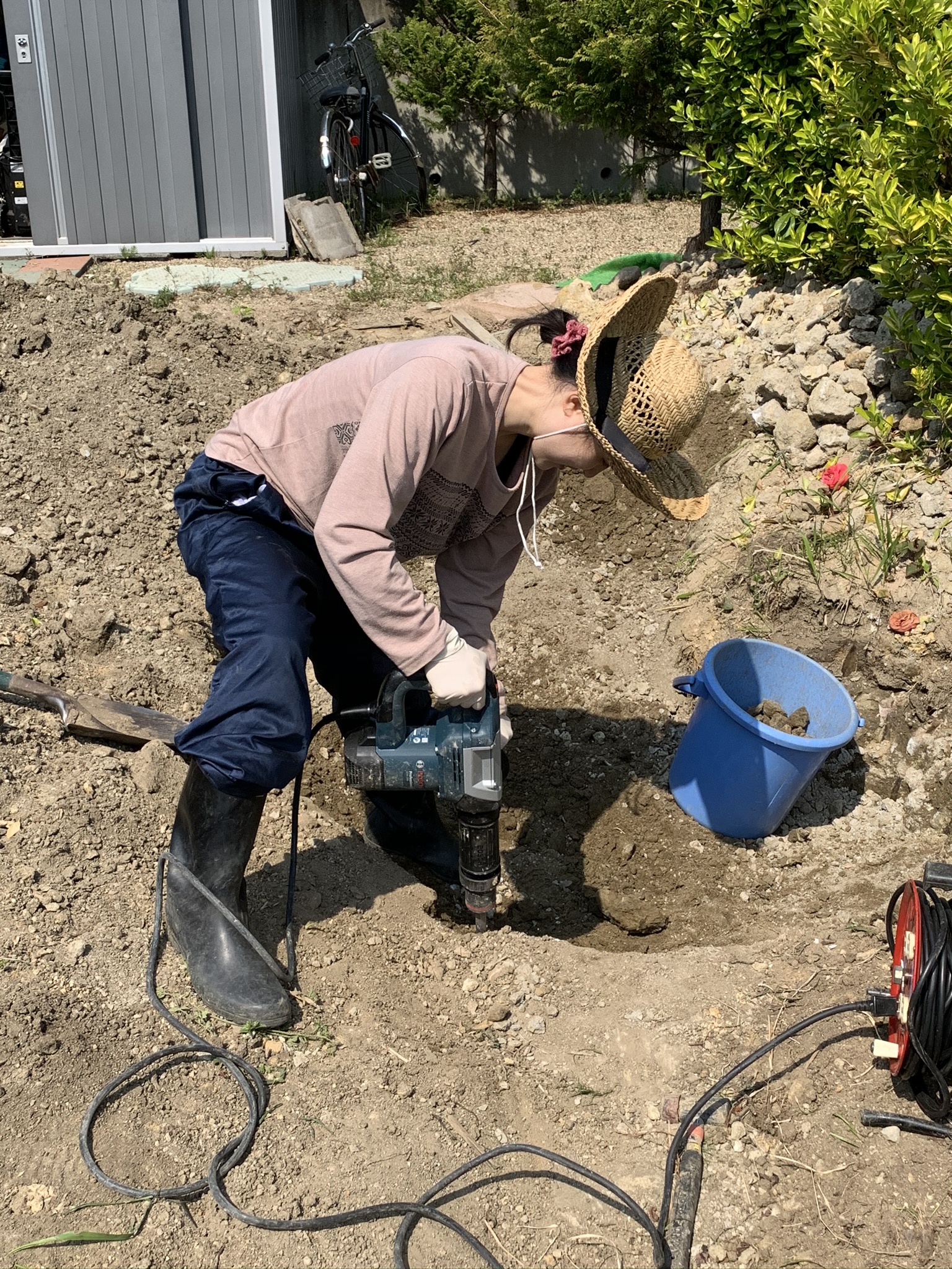Reshaping the beds with a chisel hammer